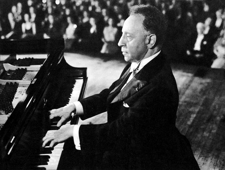 Артур Рубинштейн (1887-1982), польский и американский пианист, музыкально-общественный деятель (фото 1948 г.)